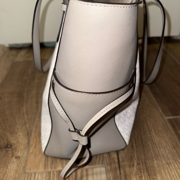 Michael Kors Gilly Large Drawstring Travel Tote Bag MK Bright White - Picture 3 of 7